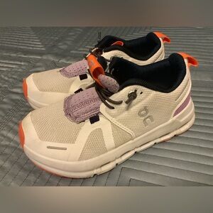 OnRunning  Cloud Sky Running Sneakers kids Size 10